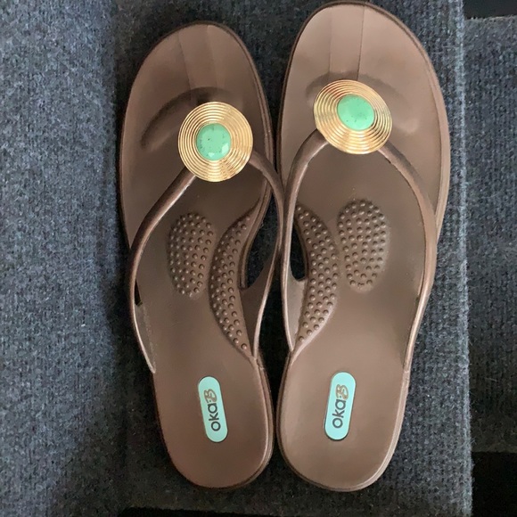 OKA b. Shoes That Love You Medallion Flip Flop - Picture 1 of 7